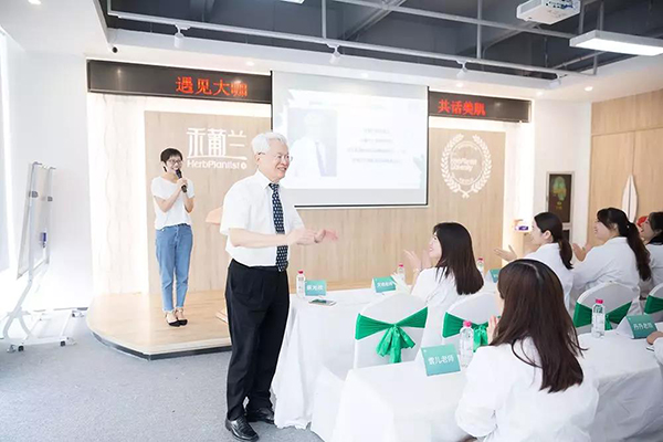 蔡博士携手雨姿美丽护肤团在线接诊